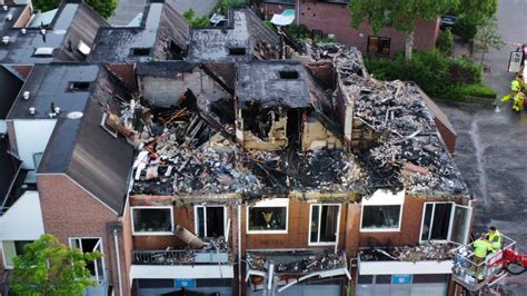 Meerdere woningen verwoest na felle brand, de Ploeg, Apeldoorn .